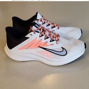 Nike Quest 3 running shoes